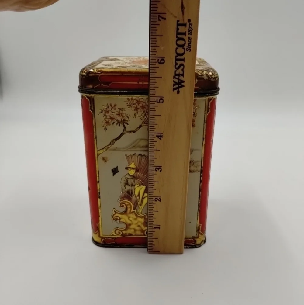 Chinese Oriental  Design Tin Hinged Box  / Made in Holland Lithograph Vintage